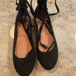 So lace up ballet flats